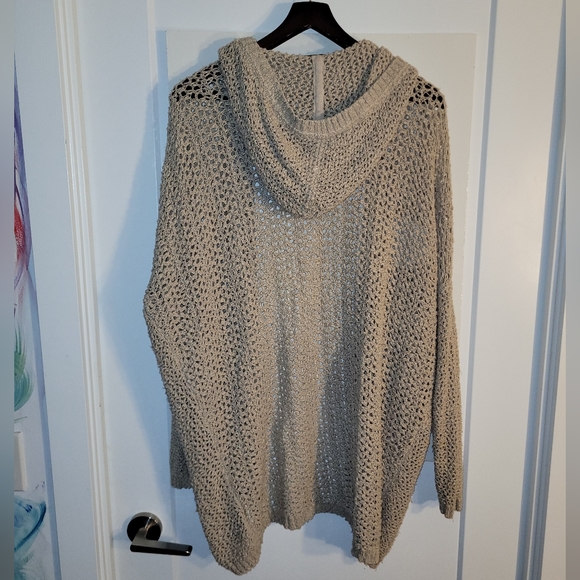 Talula Medium hoodie sweater women's from Aritzia - Picture 5 of 12